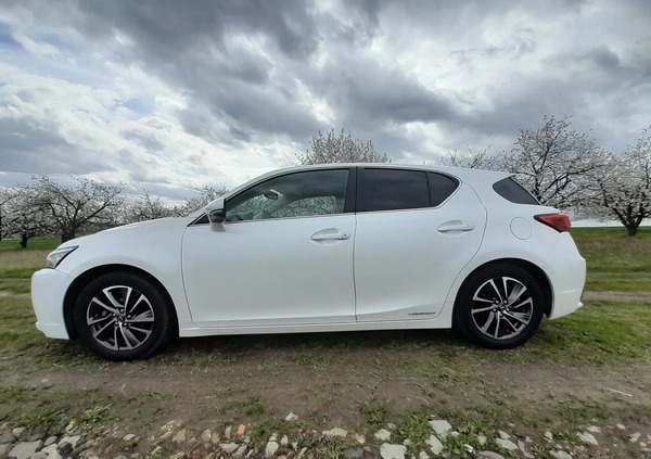 Lexus CT cena 74900 przebieg: 185000, rok produkcji 2020 z Mikołajki małe 211